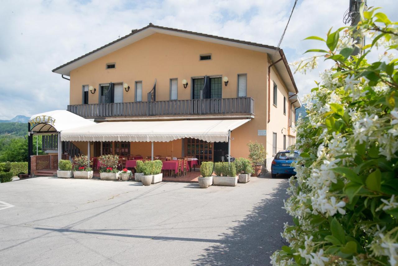 Hotel Tre Castelli Gallicano Exterior foto
